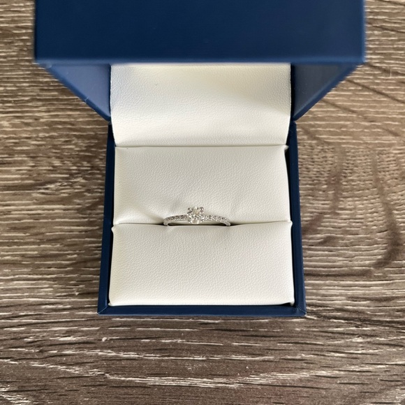 Diamond Engagament Ring - Picture 1 of 6
